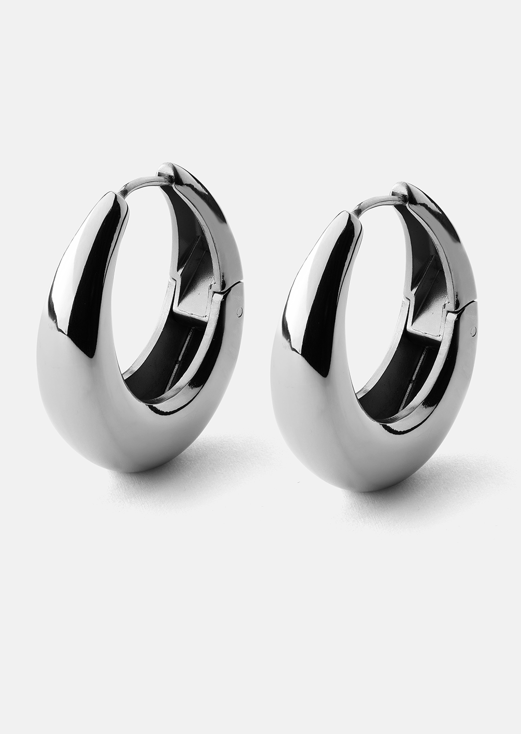 Örhängen Bold Curve – Silverpläterade