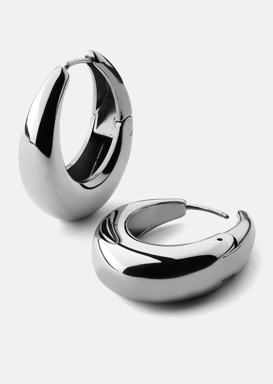 Örhängen Bold Curve – Silverpläterade